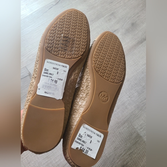 New Michael Kors MK logo embossed ballet flat shoes beige gold NWOB Size 8 - Picture 4 of 6